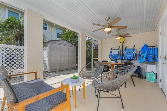 sunroom / solarium featuring ceiling fan