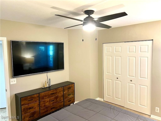 bedroom featuring ceiling fan and a closet