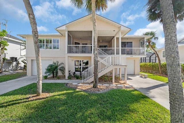 view of front of property featuring covered porch and a front lawn