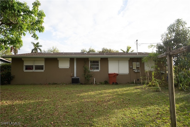 view of front of house with cooling unit and a front yard