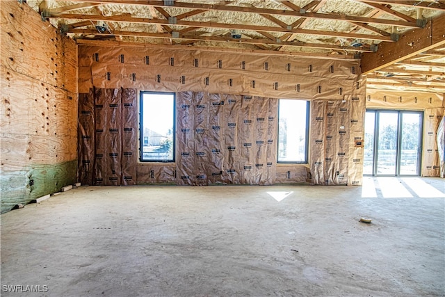 empty room featuring a wealth of natural light