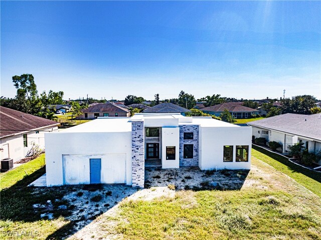 view of front of property with a front lawn