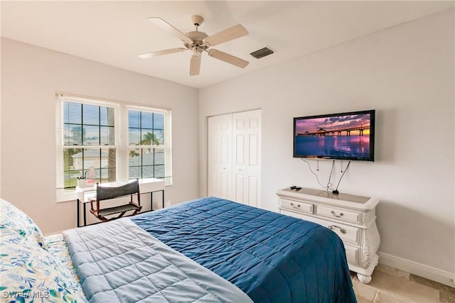 bedroom featuring ceiling fan and a closet