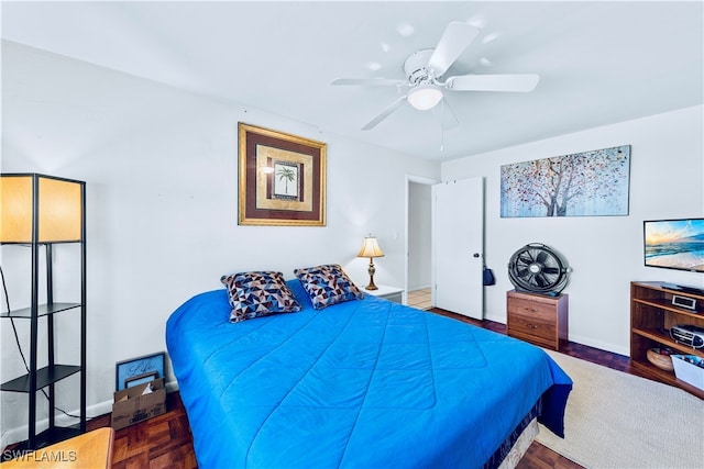 bedroom with ceiling fan