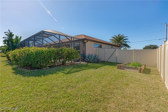 view of yard featuring a lanai