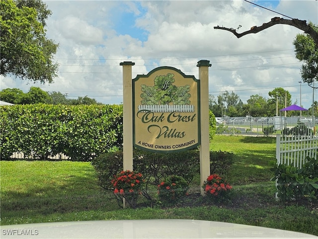 community sign with a lawn