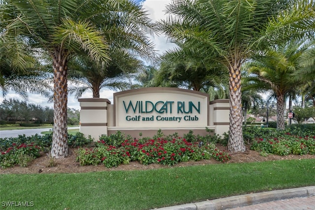 view of community / neighborhood sign