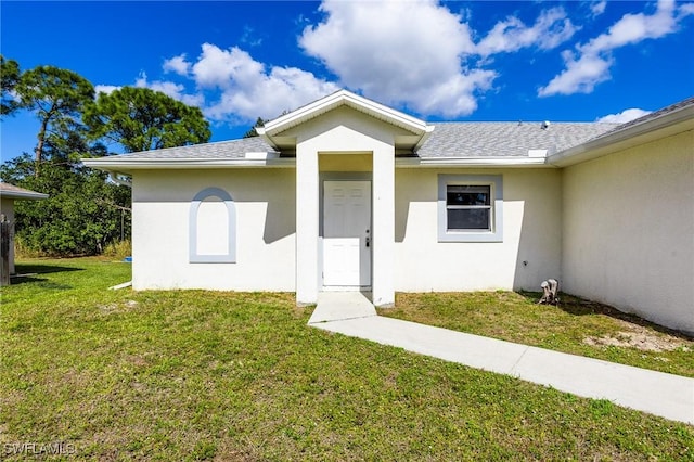 view of front of property with a front yard