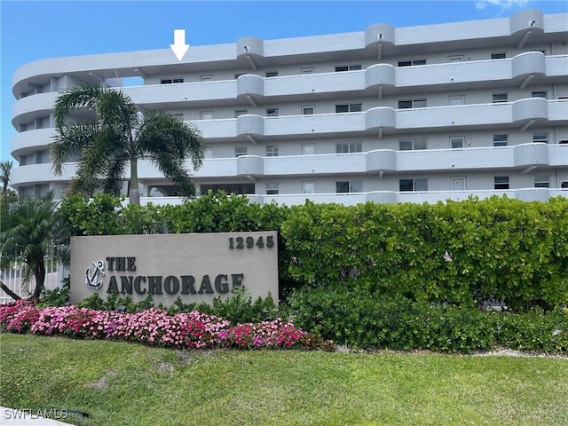 view of community / neighborhood sign