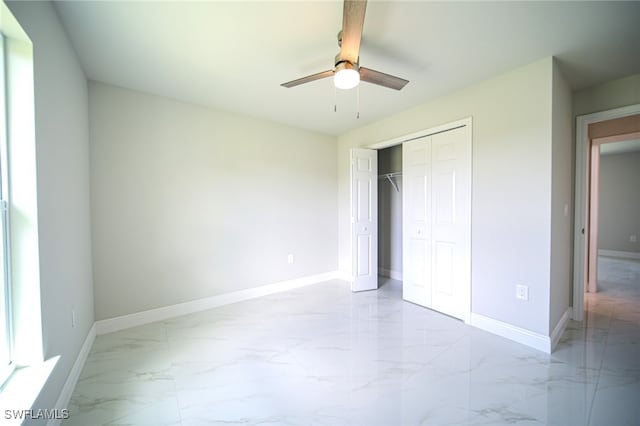 unfurnished bedroom featuring ceiling fan and a closet