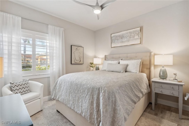 bedroom with ceiling fan and baseboards