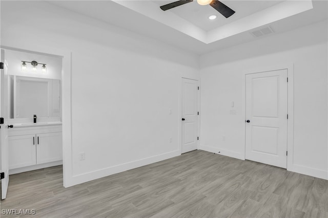 unfurnished room with light hardwood / wood-style flooring, ceiling fan, and sink