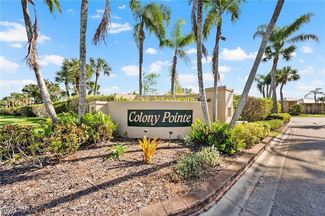 view of community / neighborhood sign