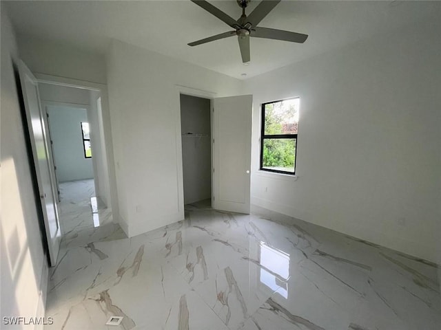 unfurnished bedroom featuring ceiling fan and a closet