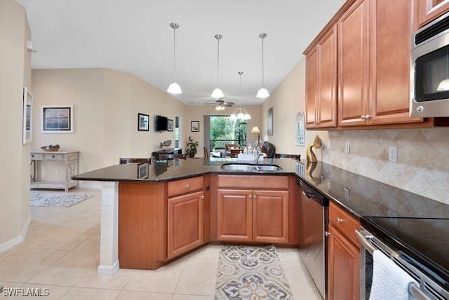 kitchen with ceiling fan, sink, kitchen peninsula, and stainless steel appliances