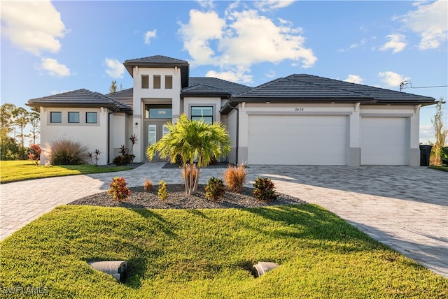 view of front of property featuring a front yard and a garage