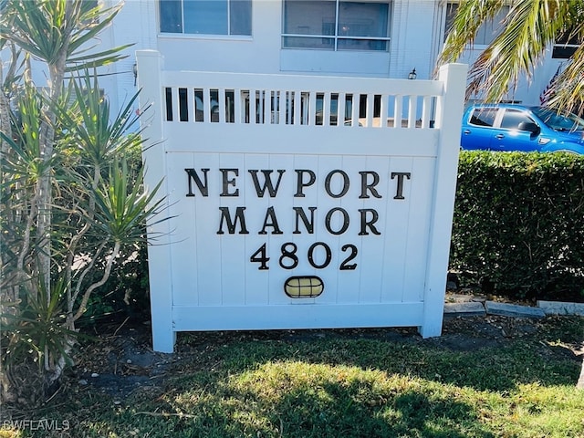 view of community / neighborhood sign