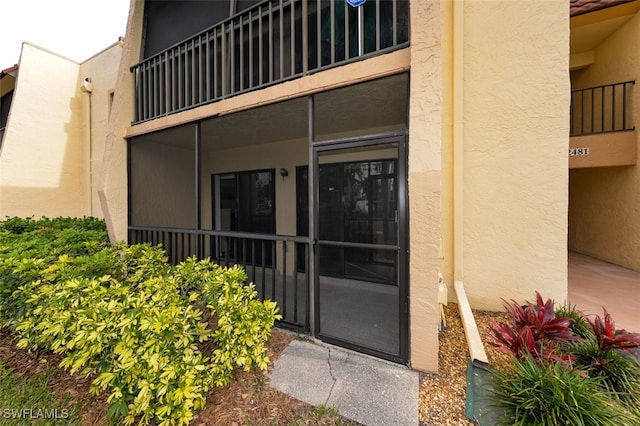 view of exterior entry with stucco siding