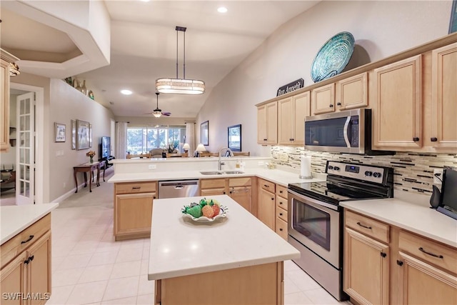 kitchen featuring sink, a center island, kitchen peninsula, stainless steel appliances, and light brown cabinets