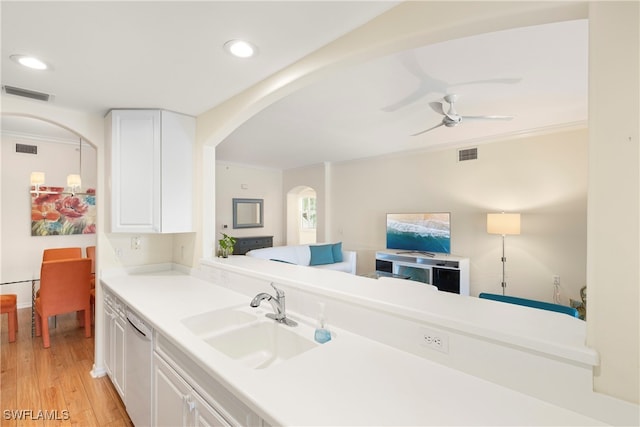 bathroom featuring crown molding, sink, hardwood / wood-style flooring, and ceiling fan