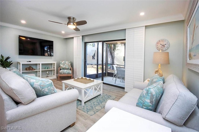 living room featuring crown molding, light hardwood / wood-style flooring, and ceiling fan