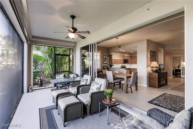 sunroom with ceiling fan