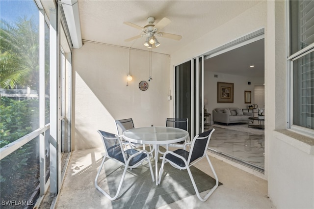 sunroom with ceiling fan