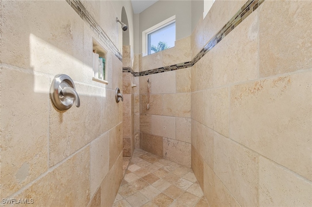 bathroom featuring tiled shower