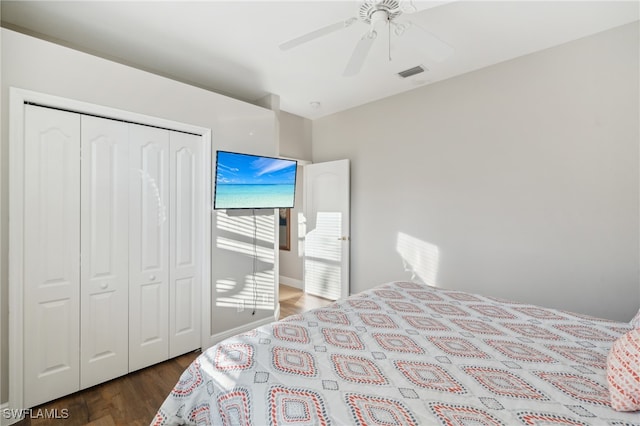 bedroom featuring ceiling fan, a closet, and hardwood / wood-style floors