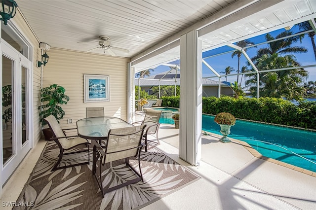 sunroom featuring ceiling fan