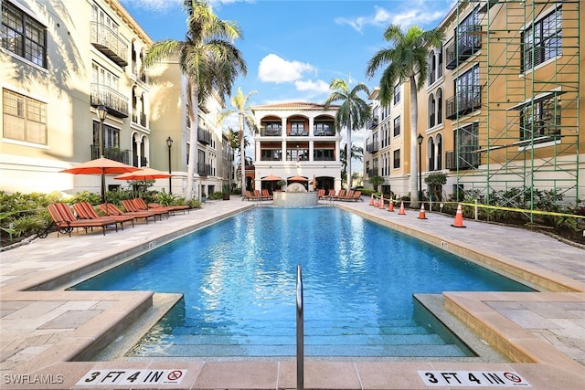 view of swimming pool