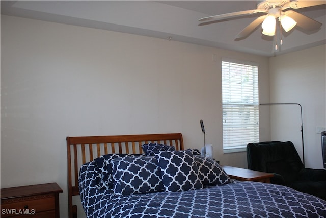 bedroom with ceiling fan