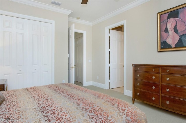 bedroom with ceiling fan, crown molding, light colored carpet, and a closet