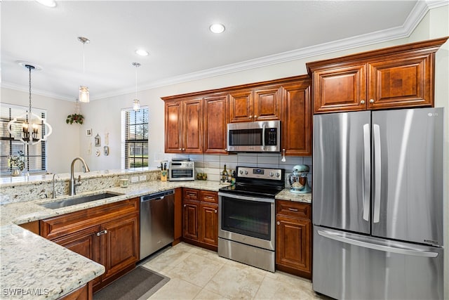 kitchen with sink, hanging light fixtures, stainless steel appliances, an inviting chandelier, and crown molding