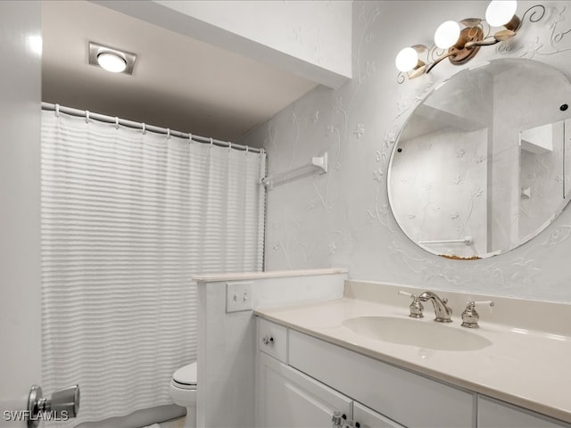 bathroom featuring a shower with curtain, vanity, and toilet