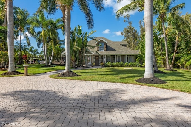 view of front of house with a front lawn