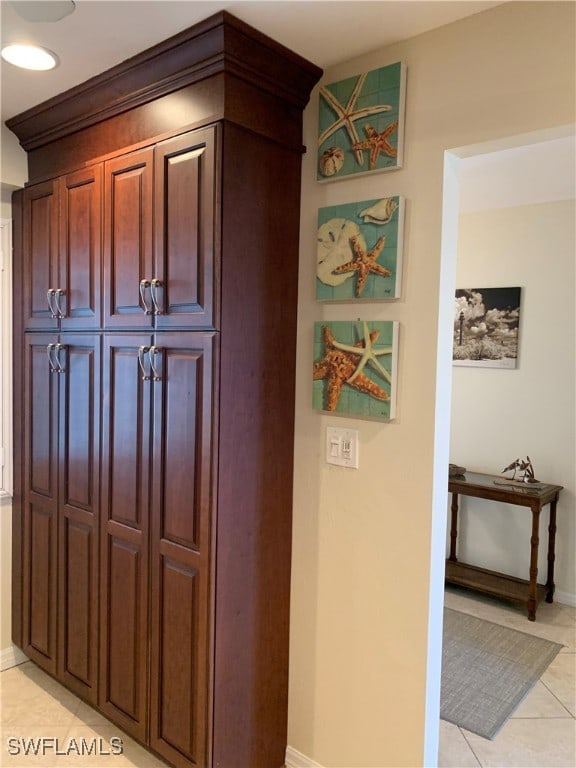 200 Periwinkle Way Unit 332, Sanibel, FL 33957 - hall featuring light tile patterned floors and baseboards