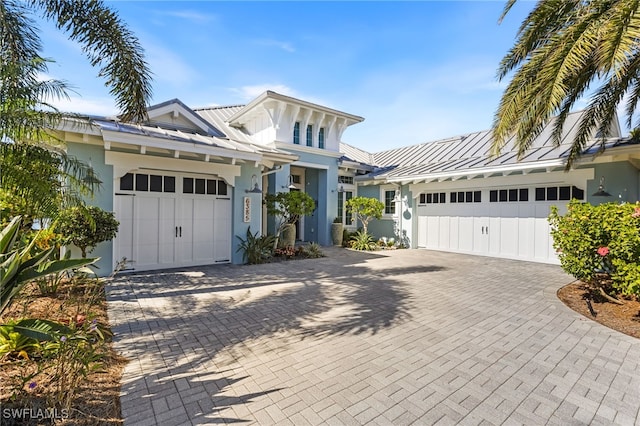 view of front facade featuring a garage