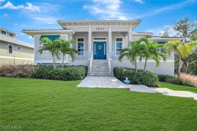 view of front of property featuring a front lawn and covered porch