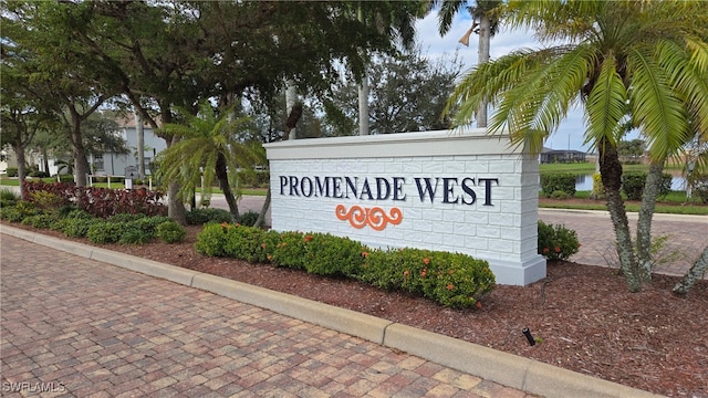 community sign featuring a water view