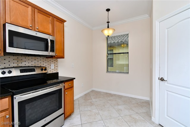 kitchen with tasteful backsplash, hanging light fixtures, stainless steel appliances, and ornamental molding