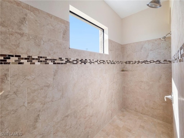 bathroom featuring a tile shower