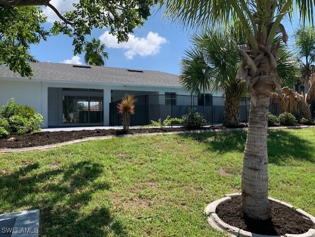 view of front of house featuring a front yard