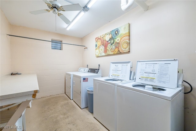 clothes washing area featuring ceiling fan and independent washer and dryer