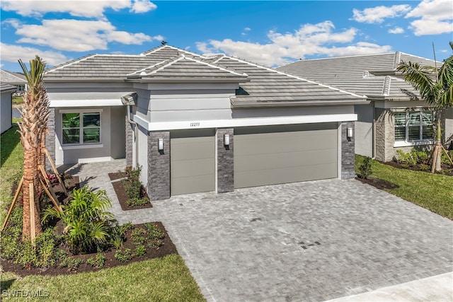 view of front of home featuring a garage and a front yard