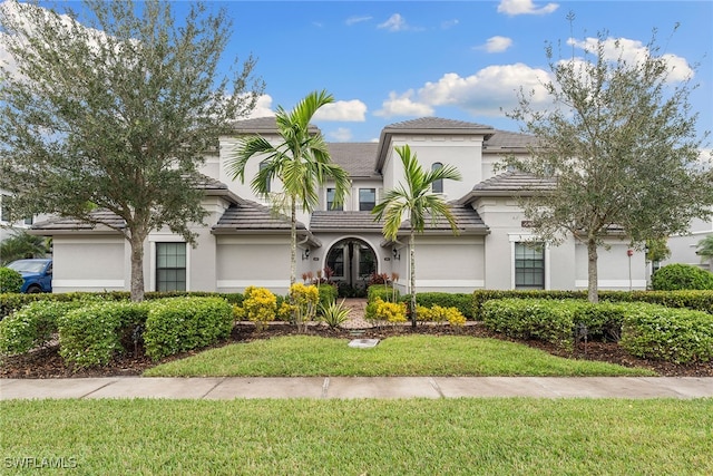 view of front facade with a front lawn