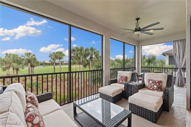 sunroom with ceiling fan