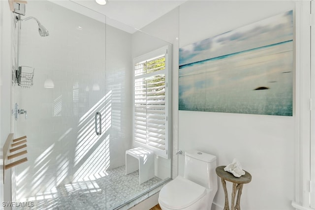 bathroom featuring a tile shower and toilet