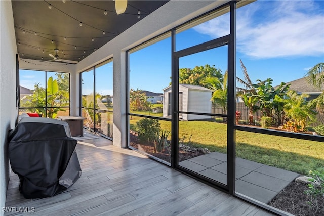 sunroom featuring ceiling fan