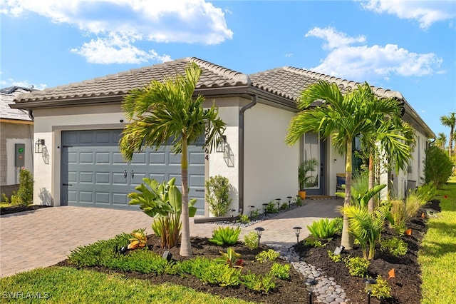 view of front facade with a garage